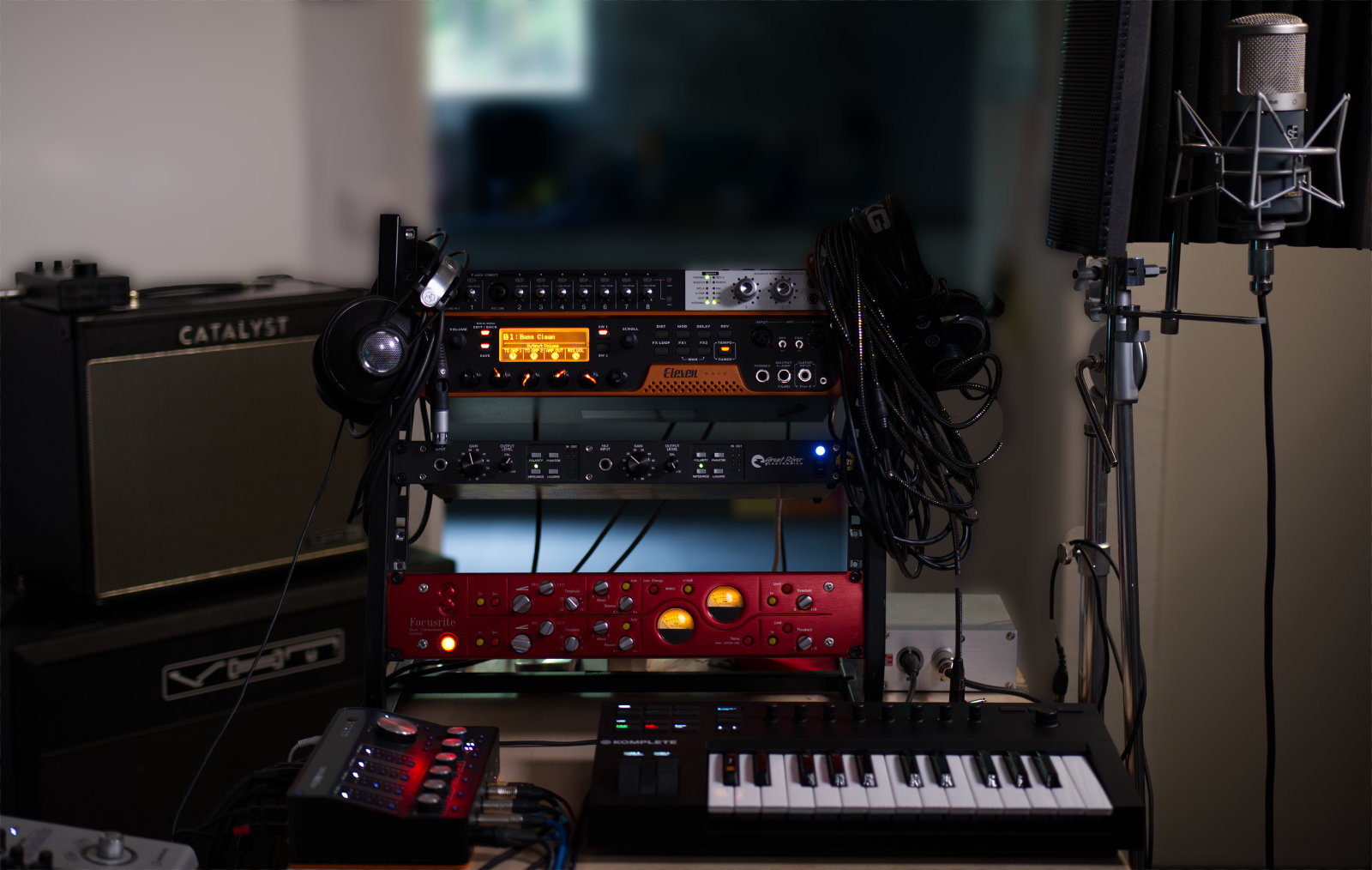 Le rack de mixage de Gary, avec compresseur Focusrite et préampli Great River